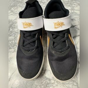 Nike Sneakers Velcro 2Y